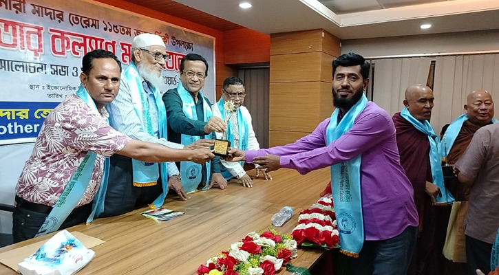 মাদার তেরেসা গোল্ডেন অ্যাওয়ার্ডে ভূষিত সাংবাদিক মোস্তফা খান